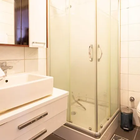 Cozy And Central Studio Apartment With Shared Pool In Sisli *