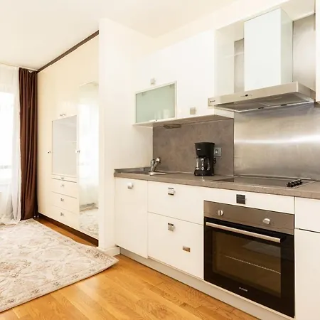 Apartment Cozy And Central Studio Apartment With Shared Pool In Sisli *